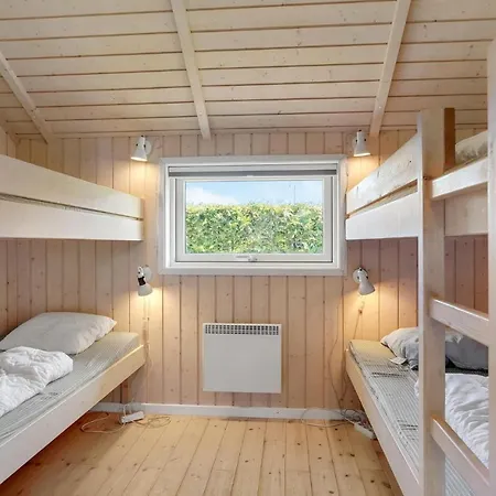 3 Bedroom Awesome In Holiday home *
